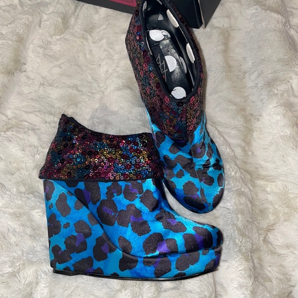 Iron fist treasure box wedge